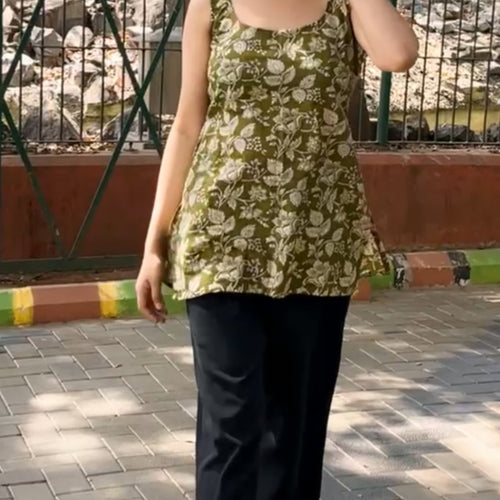 Olive Green Floral seelvesless Cotton kurti ✨
