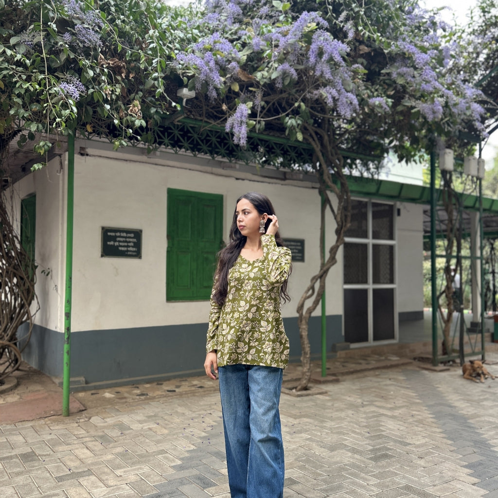 🌿 Elegant Olive Floral Straight Kurti – Full Sleeves